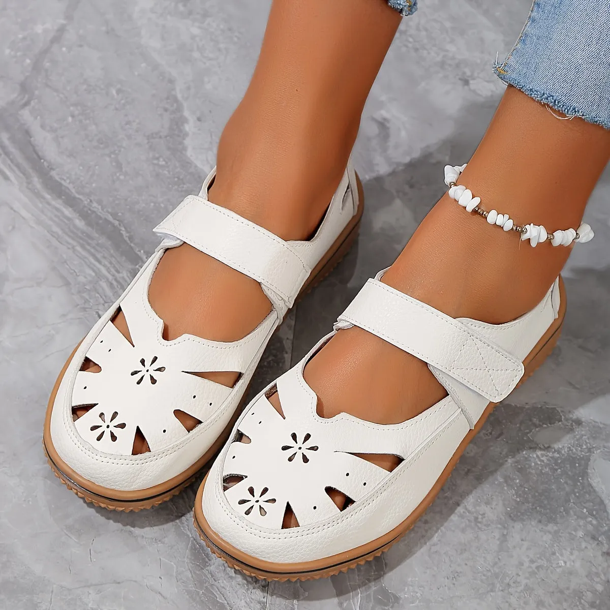 Chic Cut-Out Design Women's Flat Sandals - Round Toe Comfort & Summer Style, Versatile Outdoor Footwear for Casual Wear